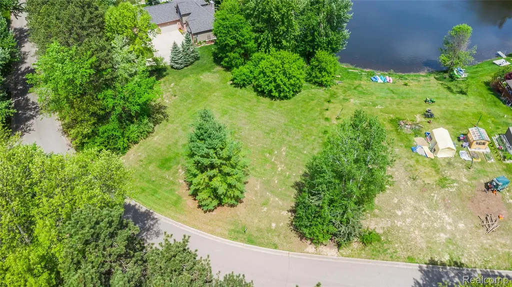 9076 Pineview Lake Court Argentine Township MI 48451