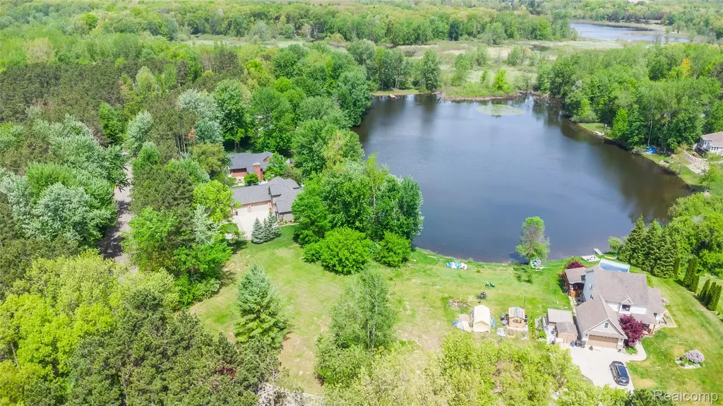 9076 Pineview Lake Court Argentine Township MI 48451