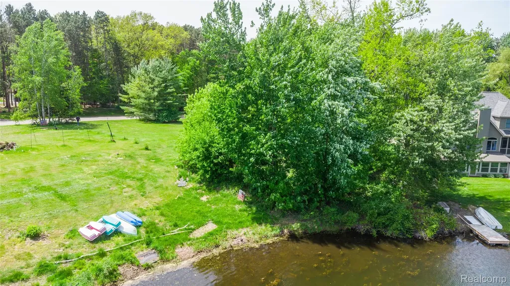 9076 Pineview Lake Court Argentine Township MI 48451