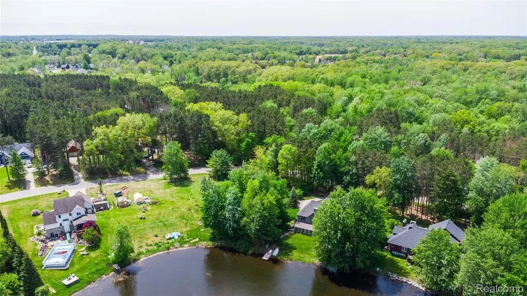 9076 Pineview Lake Court Argentine Township MI 48451