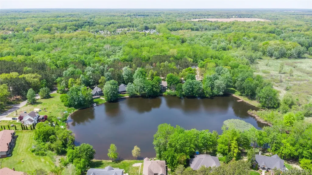 9076 Pineview Lake Court Argentine Township MI 48451