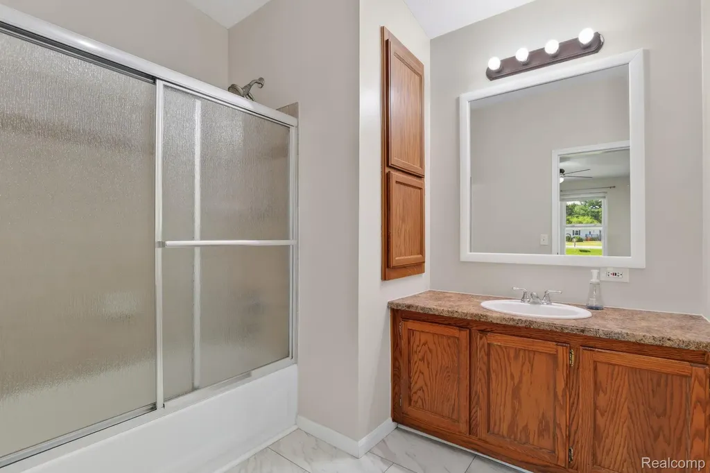 4050 Thompson Road Fenton Charter Township MI 48451