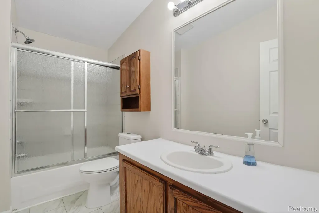 4050 Thompson Road Fenton Charter Township MI 48451