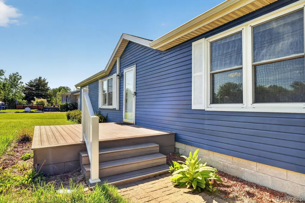 4050 Thompson Road Fenton Charter Township MI 48451
