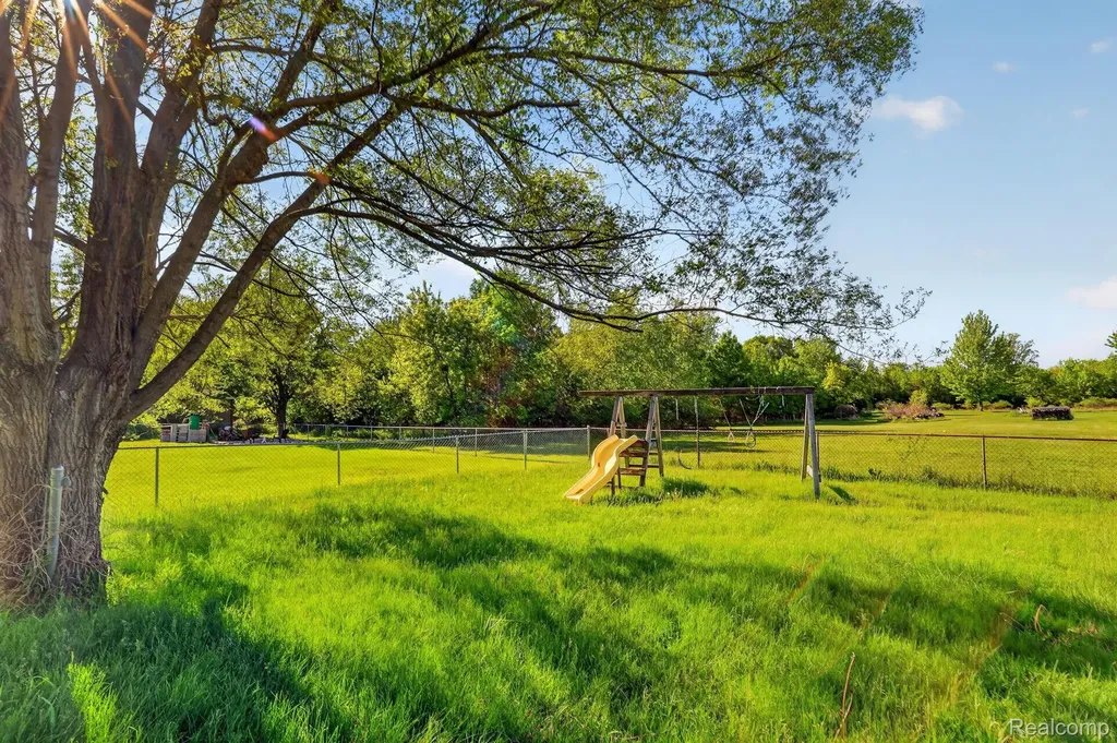 4050 Thompson Road Fenton Charter Township MI 48451