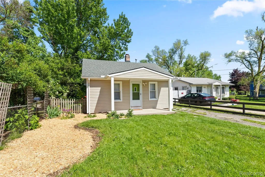 2171 Bradley Avenue Ypsilanti Charter Township MI 48198