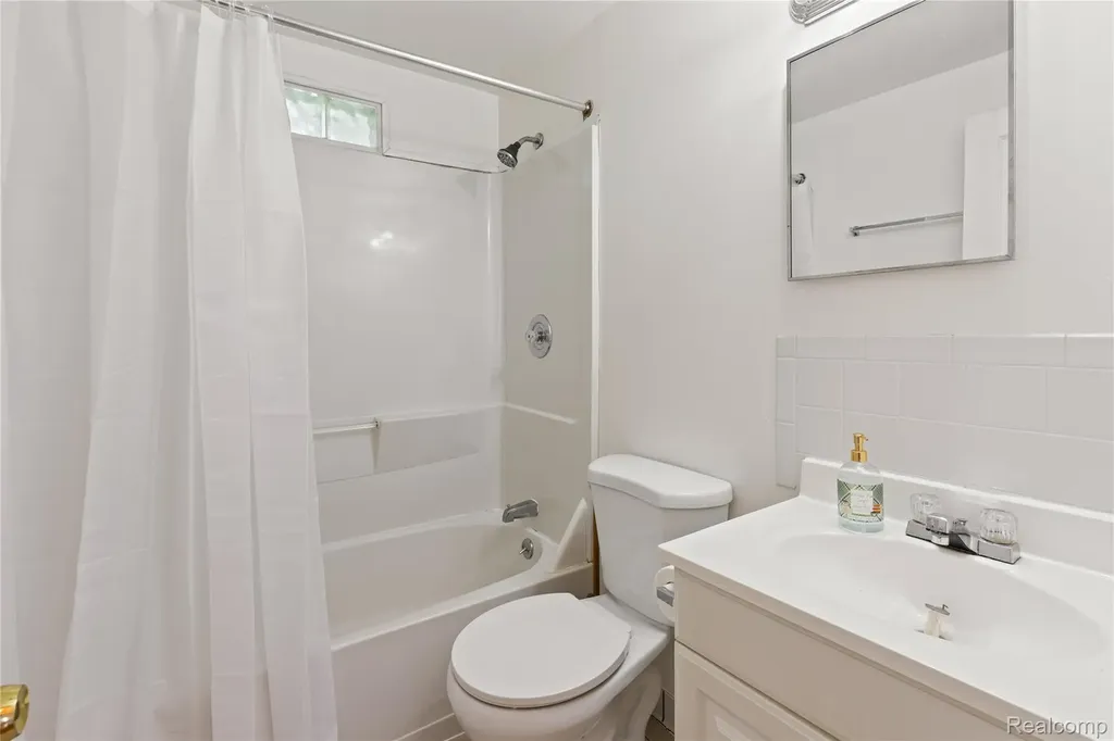 2171 Bradley Avenue Ypsilanti Charter Township MI 48198