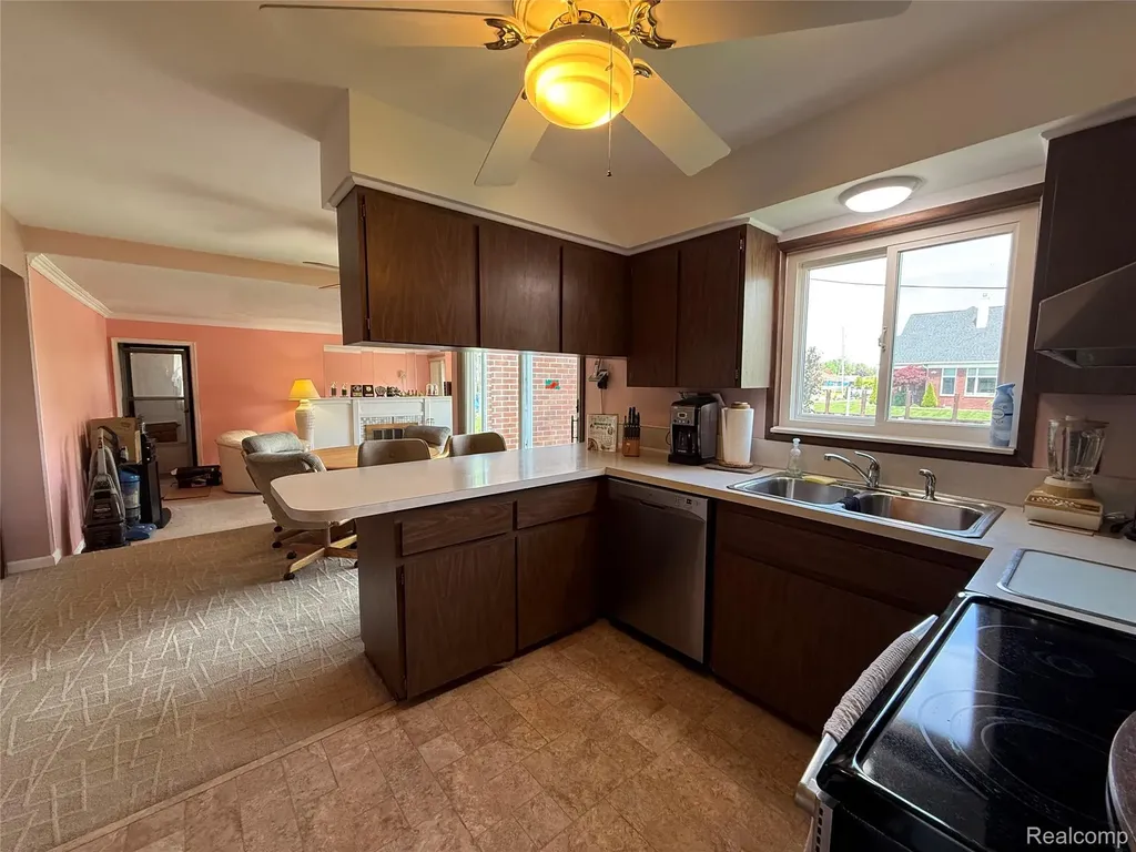 29531 N Seaway Court Harrison Charter Township MI 48045
