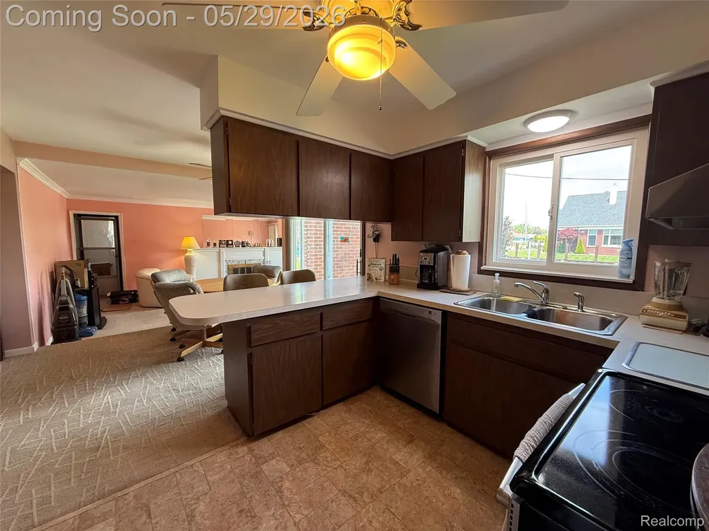 29531 N Seaway Court Harrison Charter Township MI 48045