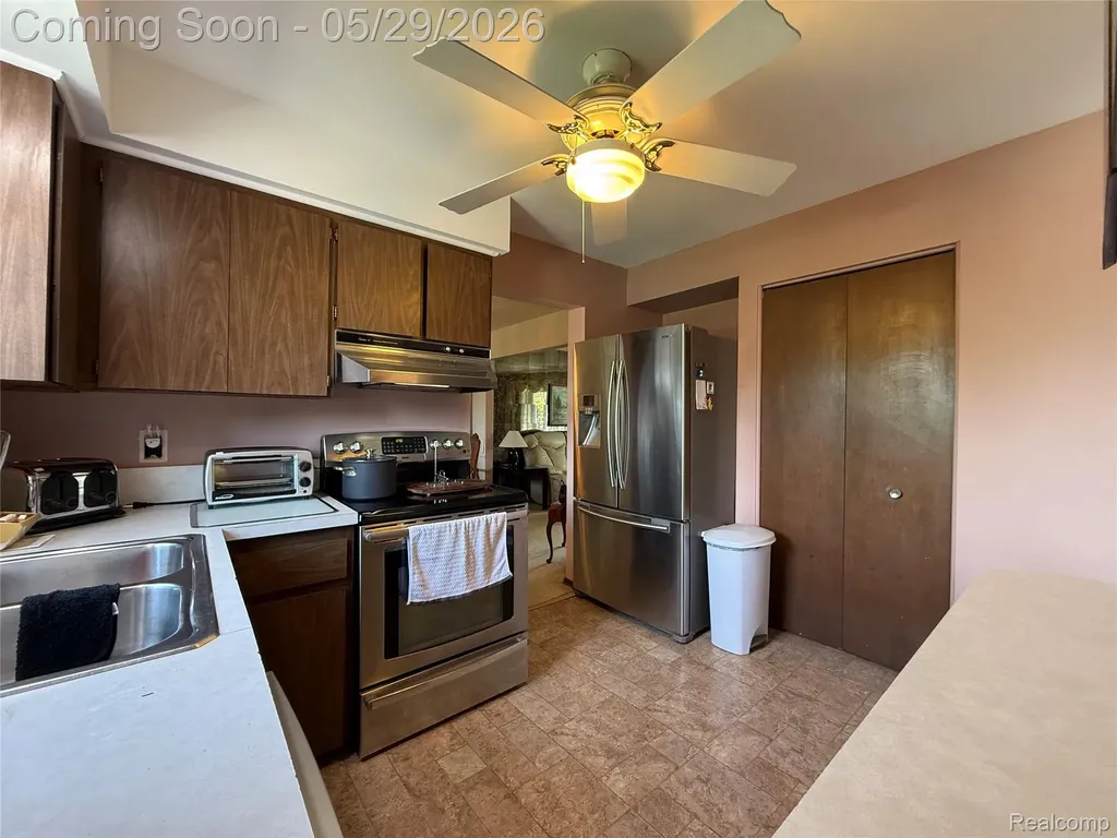 29531 N Seaway Court Harrison Charter Township MI 48045