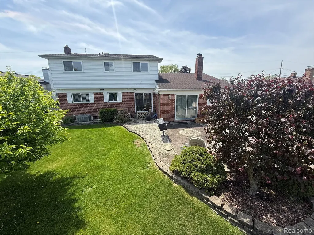 29531 N Seaway Court Harrison Charter Township MI 48045