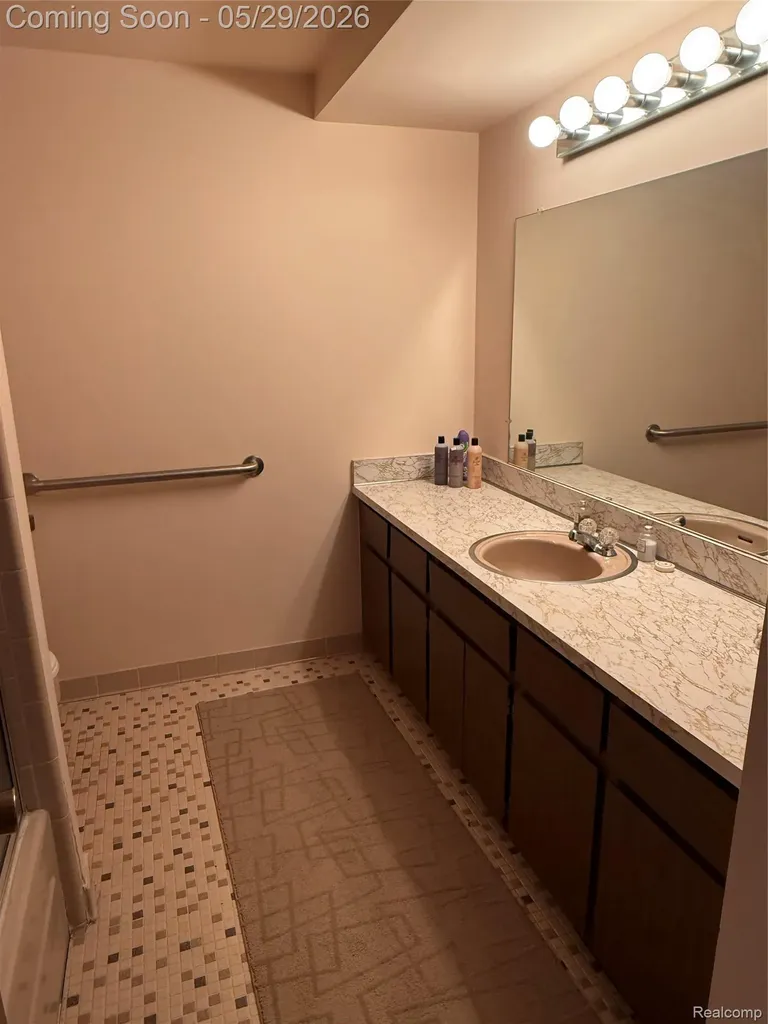 29531 N Seaway Court Harrison Charter Township MI 48045