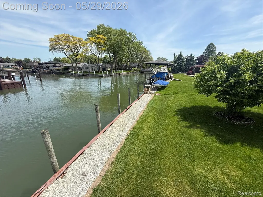 29531 N Seaway Court Harrison Charter Township MI 48045