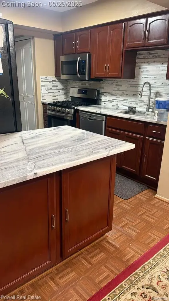 1798 Brentwood Drive Troy City MI 48098