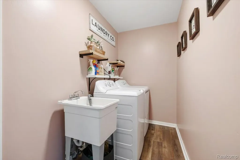 4472 Hunters Circle E Canton Charter Township MI 48188