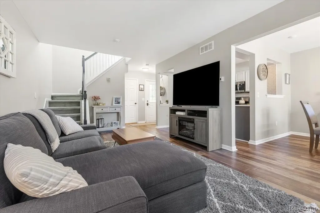 4472 Hunters Circle E Canton Charter Township MI 48188