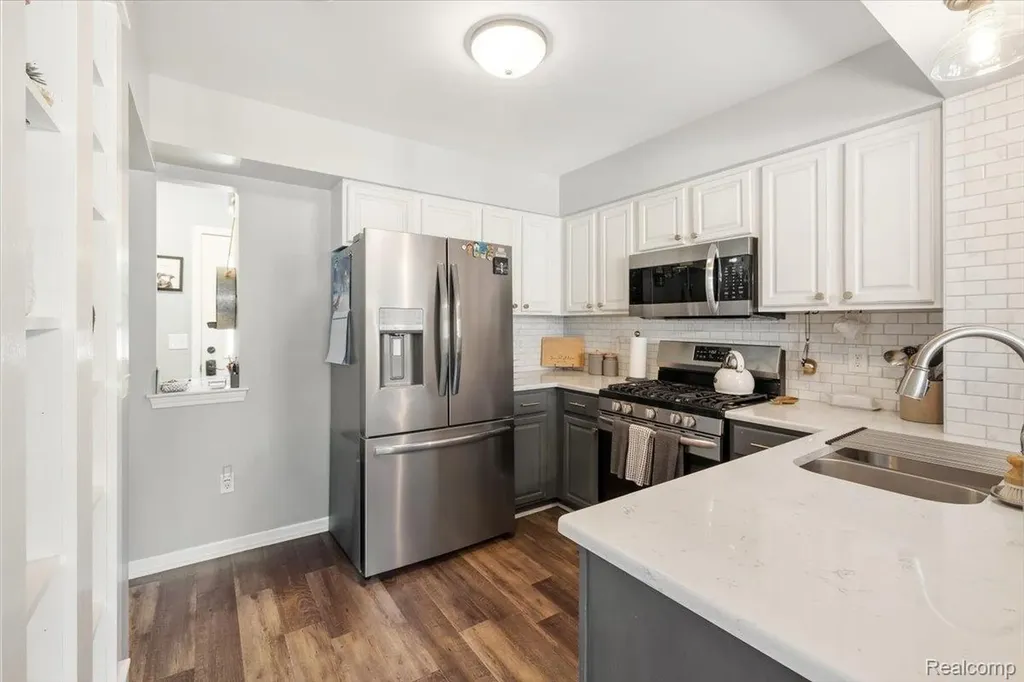 4472 Hunters Circle E Canton Charter Township MI 48188