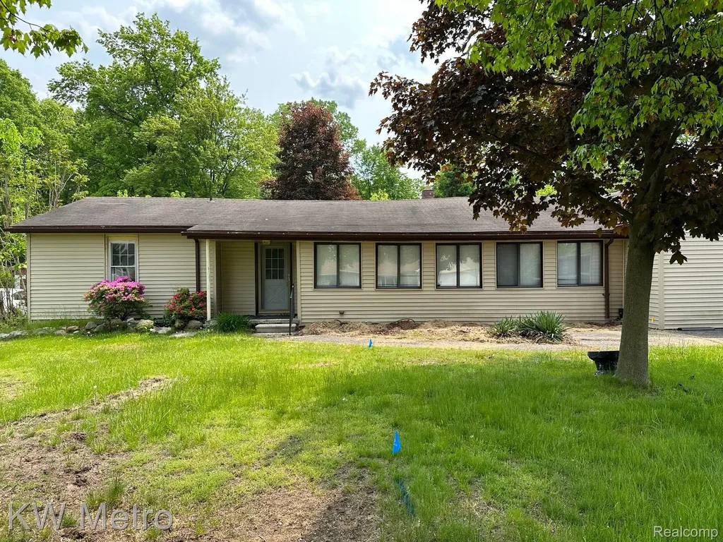 1436 Hartwig Drive Troy City MI 48085