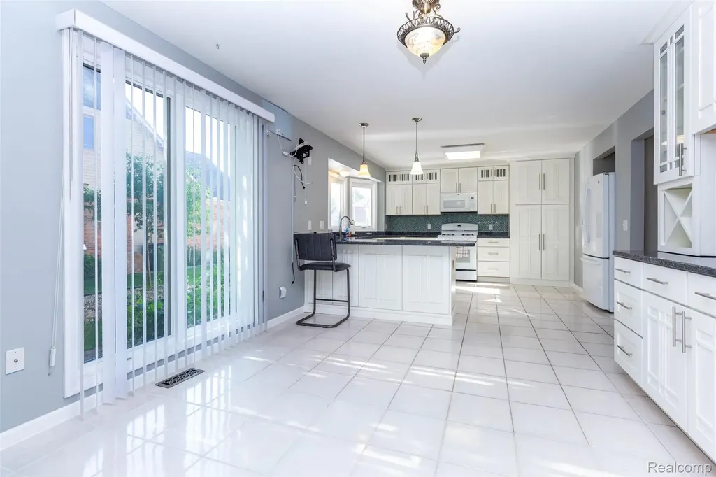 14016 Strathmore Drive Shelby Charter Township MI 48315