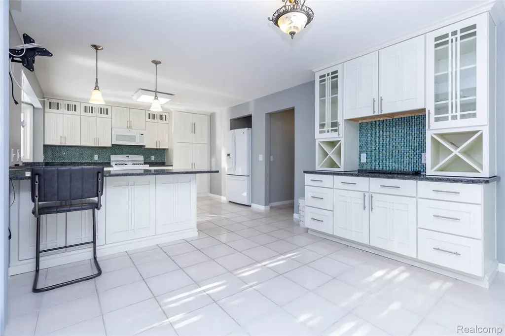 14016 Strathmore Drive Shelby Charter Township MI 48315