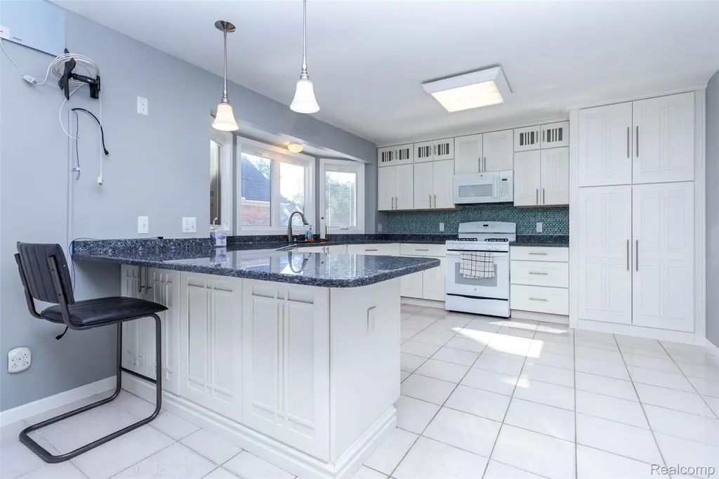 14016 Strathmore Drive Shelby Charter Township MI 48315