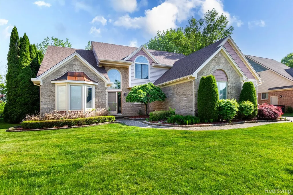 14016 Strathmore Drive Shelby Charter Township MI 48315