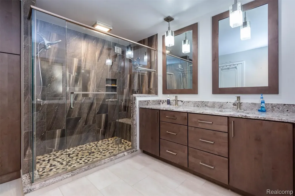 14016 Strathmore Drive Shelby Charter Township MI 48315