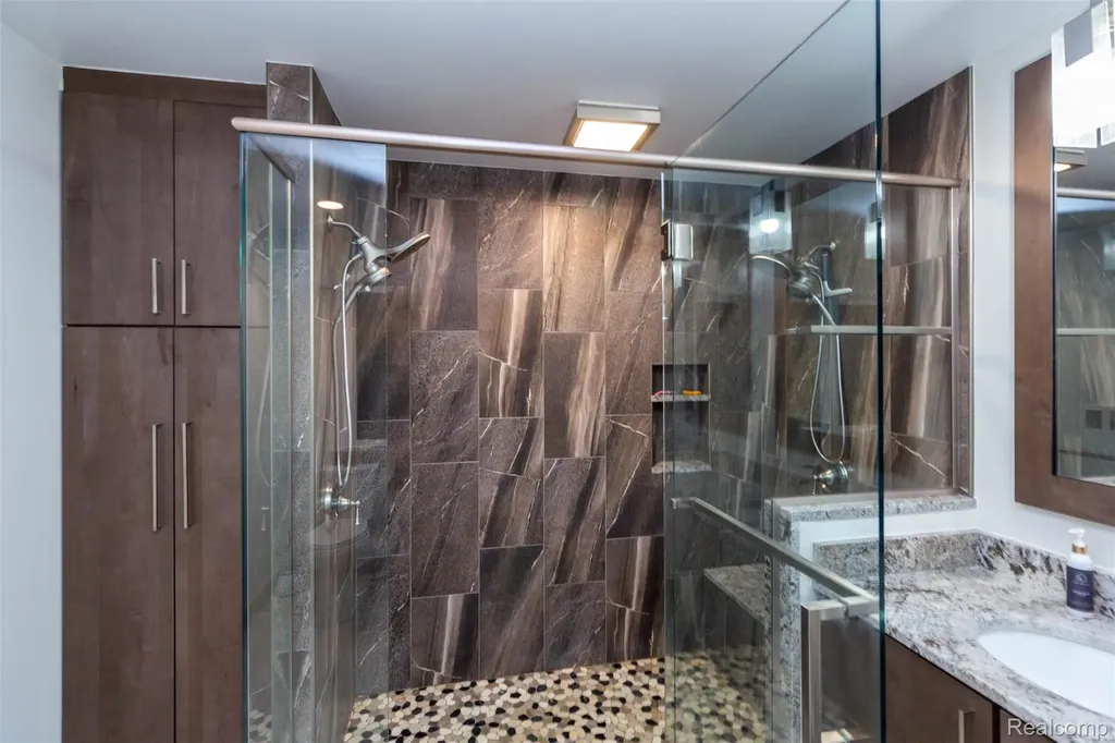 14016 Strathmore Drive Shelby Charter Township MI 48315