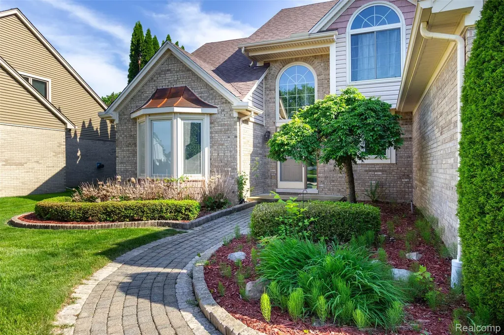 14016 Strathmore Drive Shelby Charter Township MI 48315