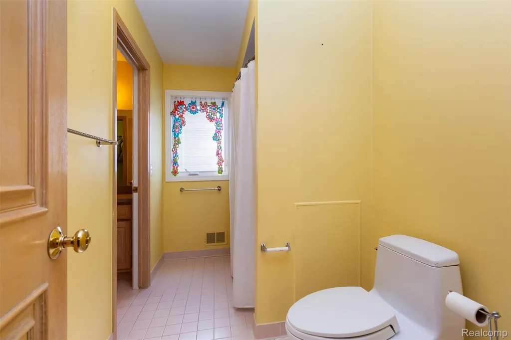 14016 Strathmore Drive Shelby Charter Township MI 48315