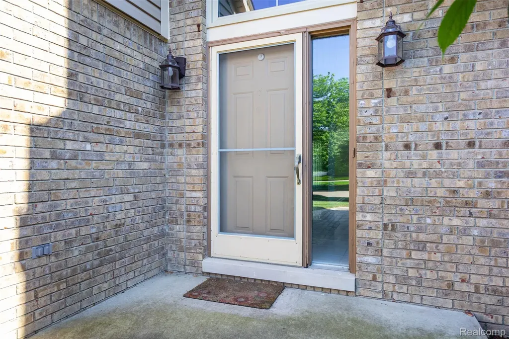 14016 Strathmore Drive Shelby Charter Township MI 48315