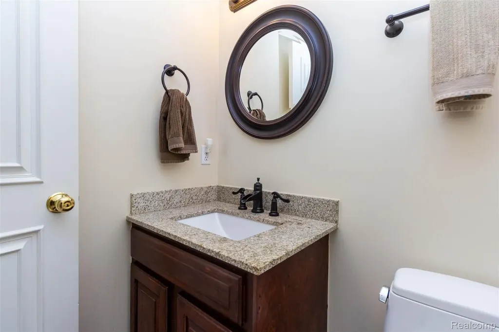 14016 Strathmore Drive Shelby Charter Township MI 48315