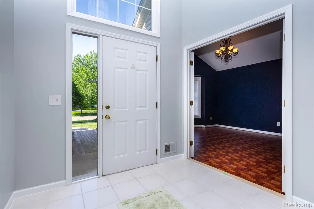 14016 Strathmore Drive Shelby Charter Township MI 48315