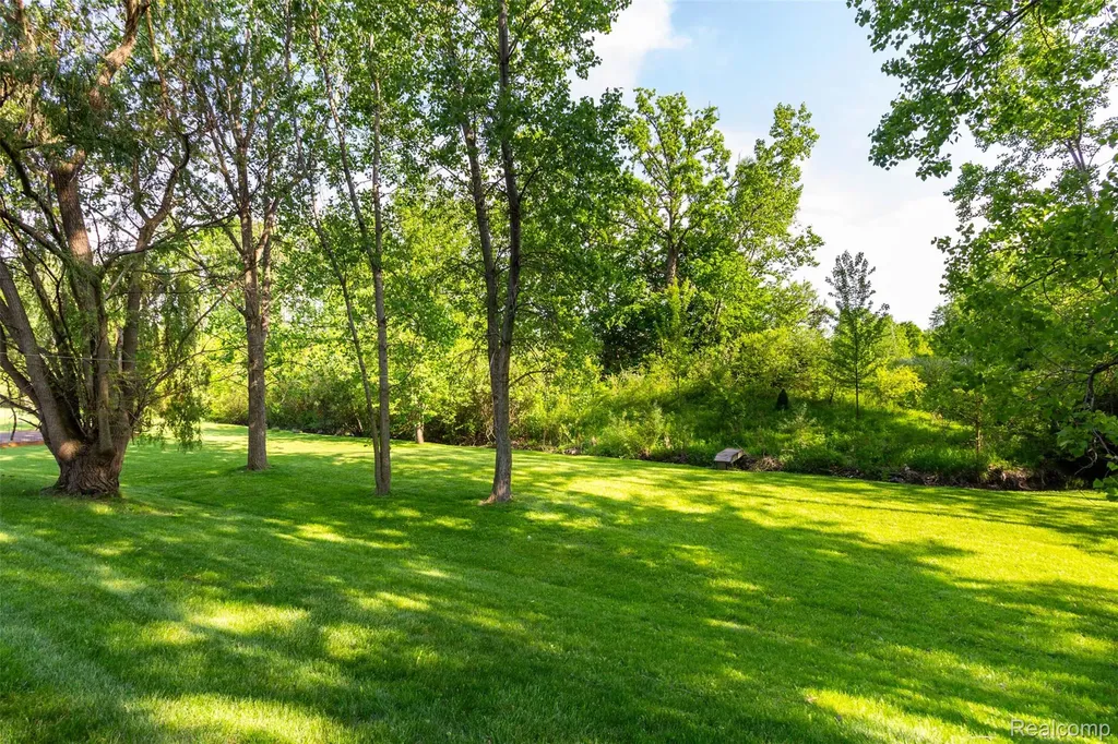 14016 Strathmore Drive Shelby Charter Township MI 48315