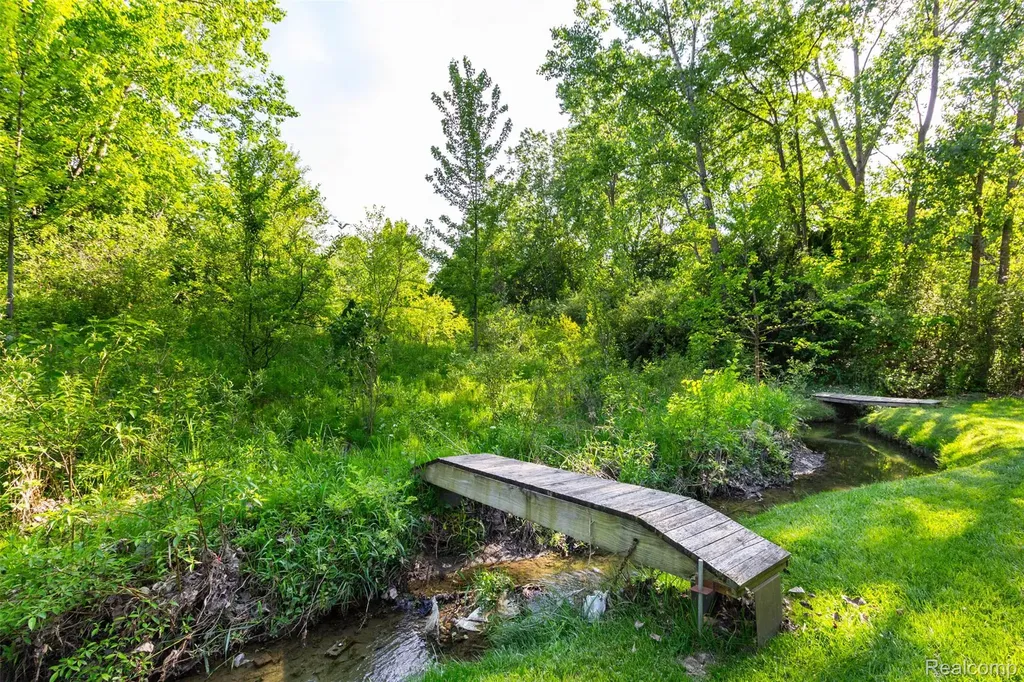 14016 Strathmore Drive Shelby Charter Township MI 48315
