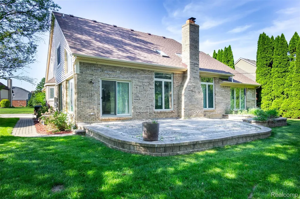 14016 Strathmore Drive Shelby Charter Township MI 48315
