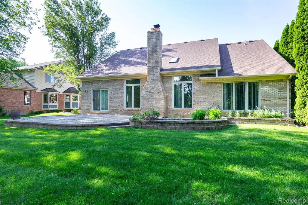 14016 Strathmore Drive Shelby Charter Township MI 48315