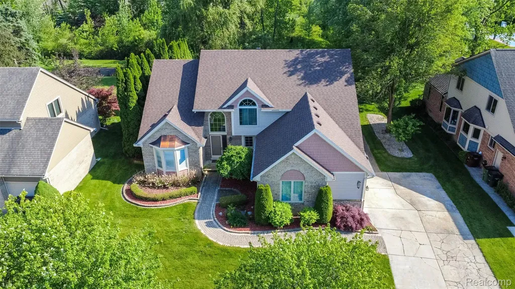 14016 Strathmore Drive Shelby Charter Township MI 48315