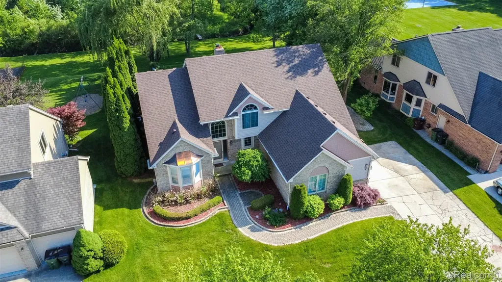 14016 Strathmore Drive Shelby Charter Township MI 48315