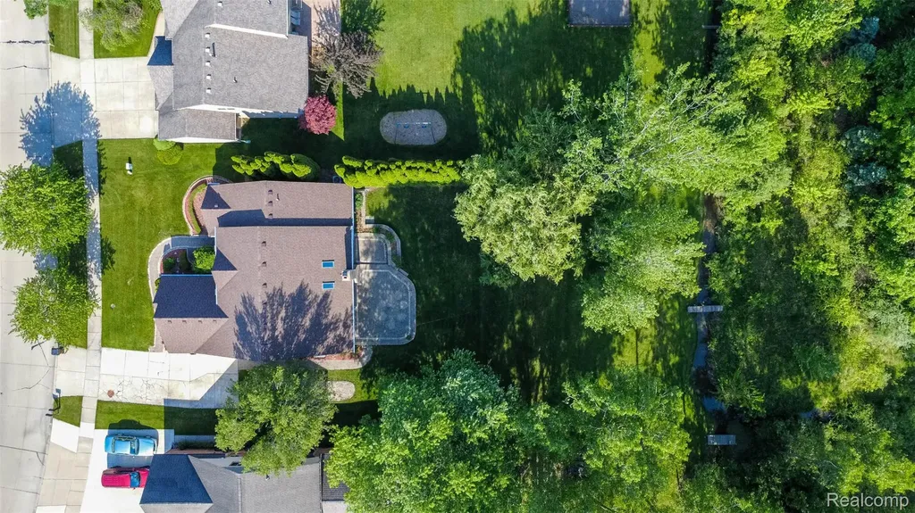 14016 Strathmore Drive Shelby Charter Township MI 48315