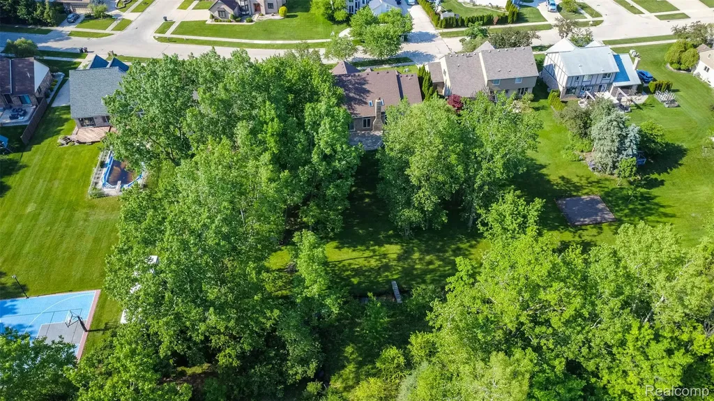 14016 Strathmore Drive Shelby Charter Township MI 48315