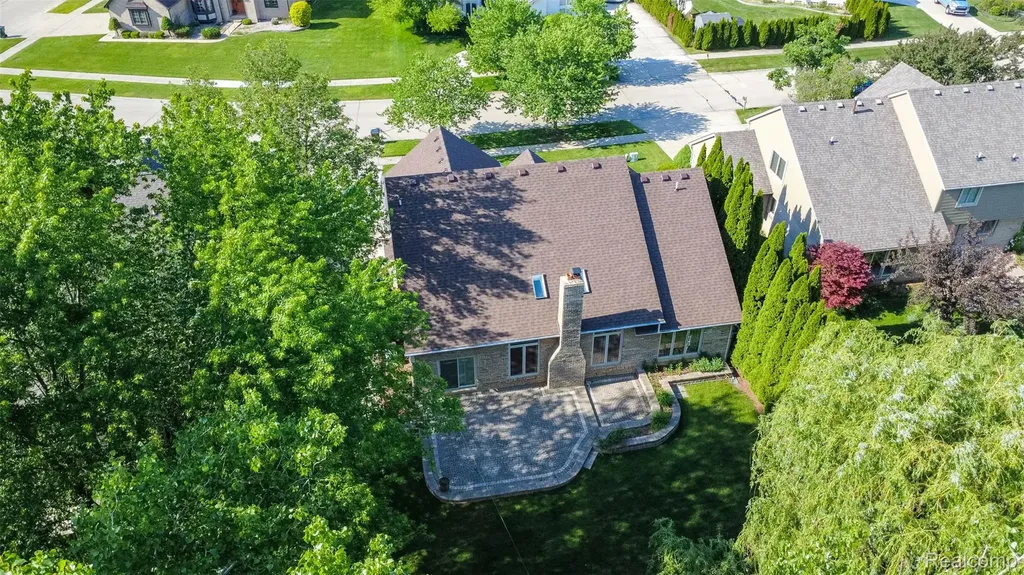 14016 Strathmore Drive Shelby Charter Township MI 48315
