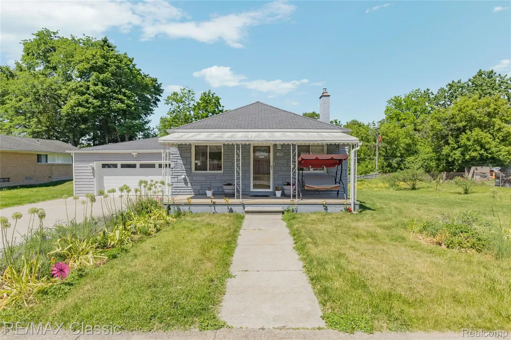 32417 Linderman Avenue Warren City MI 48093