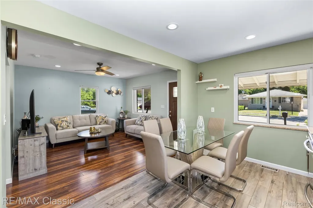 32417 Linderman Avenue Warren City MI 48093
