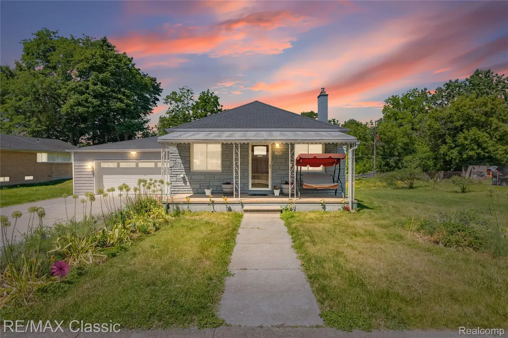 32417 Linderman Avenue Warren City MI 48093