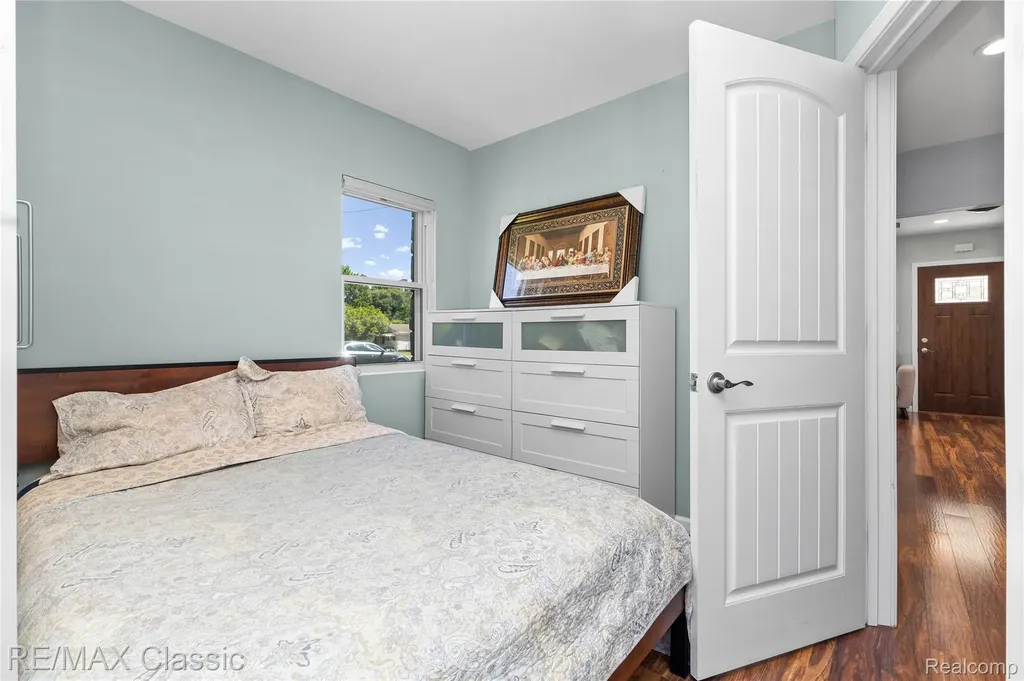32417 Linderman Avenue Warren City MI 48093