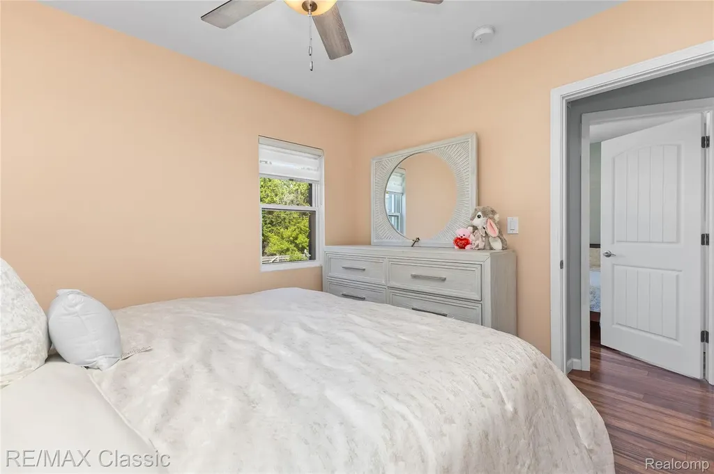 32417 Linderman Avenue Warren City MI 48093