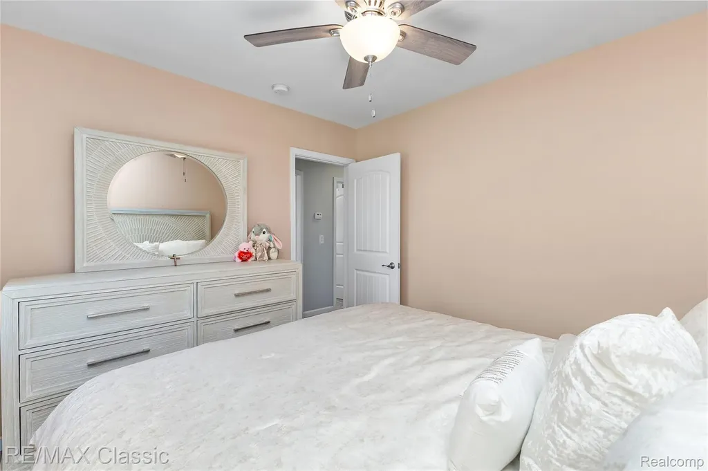 32417 Linderman Avenue Warren City MI 48093
