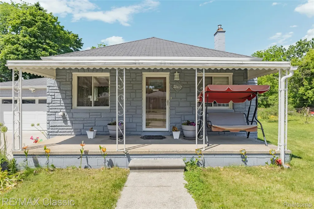 32417 Linderman Avenue Warren City MI 48093