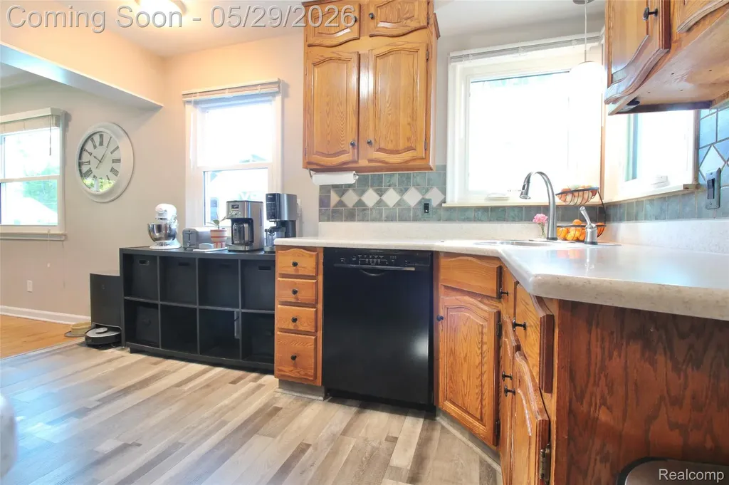29505 Minton Street Livonia City MI 48150